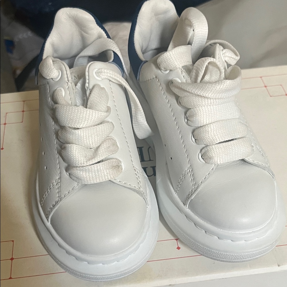 Alexander McQueen Kids Sneakers in White and Blue